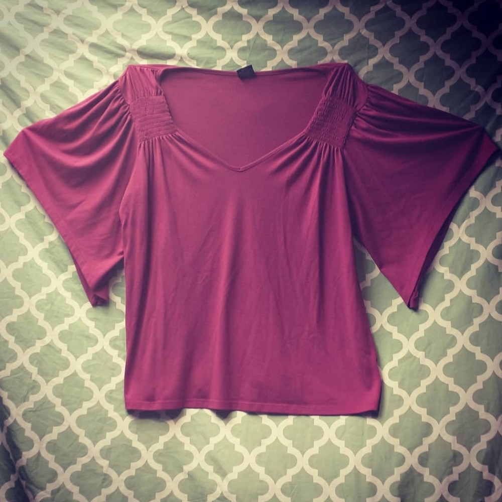 Faded Glory Scoop Neck Swing Sleeve Clover Top
